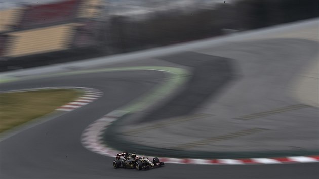 Pastor Maldonado bhem testování ped novou sezonou formule 1 v Barcelon