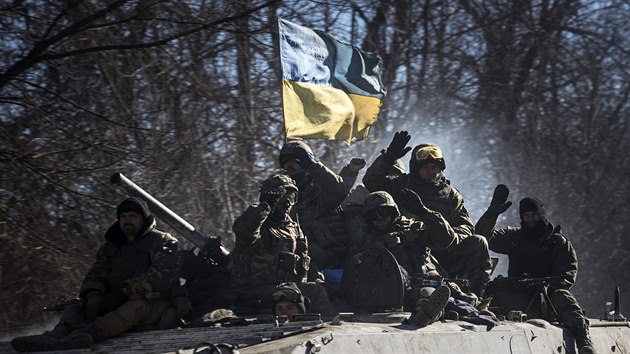 Ukrajinsk armda u Artmivsku  (25. nora 2015).