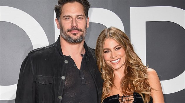 Joe Manganiello a Sofia Vergara (Los Angeles, 20. nora 2015)