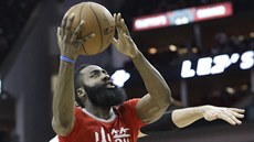 James Harden v akci. Vousá z Houstonu proti Minnesot záil.