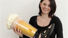 Návrh protézy pro frontmana kapely Tři sestry vzešla ze soutěže studentů... Návrh protézy pro frontmana kapely Tři sestry vzešla ze soutěže studentů...