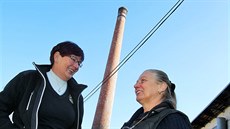 Milada Hromádková a Alžběta Dvořáková by rády viděly čápy na komíně v areálu... Milada Hromádková a Alžběta Dvořáková by rády viděly čápy na komíně v areálu...