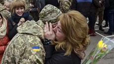 Ukrajintí studenti vojenské akademie slaví úspné dokonení koly (28. února...
