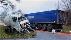 tragická nehoda dvou nákladních voz u Mikulova (24. únor 2015).