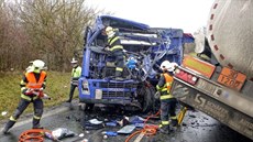 tragická nehoda dvou nákladních voz u Mikulova (24. únor 2015).