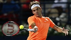 Roger Federer ve finále turnaje v Dubaji.