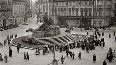 Pomník mistra Jana Husa na Staromstském námstí v Praze na snímku z dubna 1939.