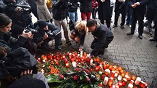 Pieta za oběti střelce v Uherském Brodě (25. února 2015) Pieta za oběti střelce v Uherském Brodě (25. února 2015)