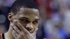 Russell Westbrook z Oklahoma City dostal v utkání s Portlandem do zubů. Russell Westbrook z Oklahoma City dostal v utkání s Portlandem do zubů.