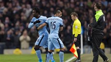 BONY NA PLAC. Wilfried Bony (vlevo), posila Manchesteru City, střídá v utkání s... BONY NA PLAC. Wilfried Bony (vlevo), posila Manchesteru City, střídá v utkání s...