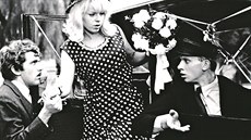 Jií Hrzán, Iva Janurová a Vladimír Pucholt ve filmu Svatba jako emen (1967)
