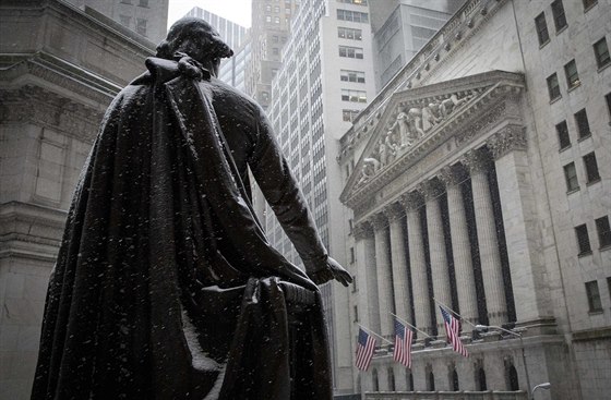 Varovné signály blíícího se propadu jsou vidt na mnoha místech, vetn americké Wall Street.