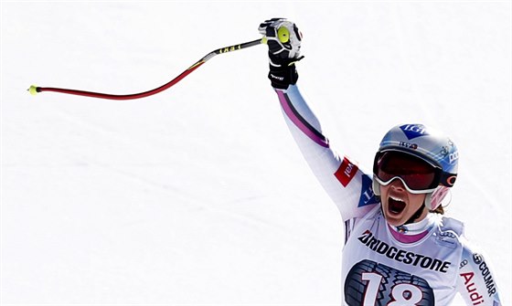 Tina Weiratherová slaví triumf ve sjezdu v Garmisch-Partenkirchenu.