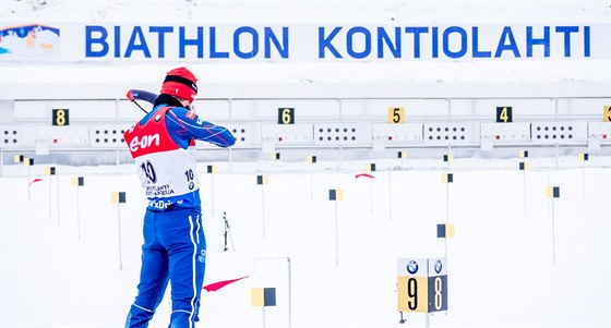 Michal lesingr pi nstelu ped sprintem na mistrovstv svta v Kontiolahti.