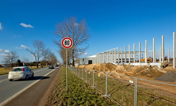 Problematická stavba obchodního parku roste u Hradce Králové smrem na...