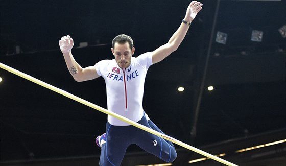 Francouzský tykaský femomén Renaud Lavillenie skoil v kvalifikaci svou...