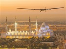 Solar Impulse nad Velkou meitou v Ab Zab pi testovacm letu v noru 2015