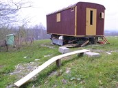 Lidé obchází omezení stavby chat a chalup v chráněné přírodě používáním... Lidé obchází omezení stavby chat a chalup v chráněné přírodě používáním...