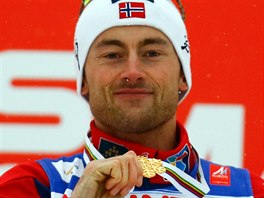 Petter Northug se me pochlubit dalím zlatem z mistrovstí svta. Ve Falunu ji...