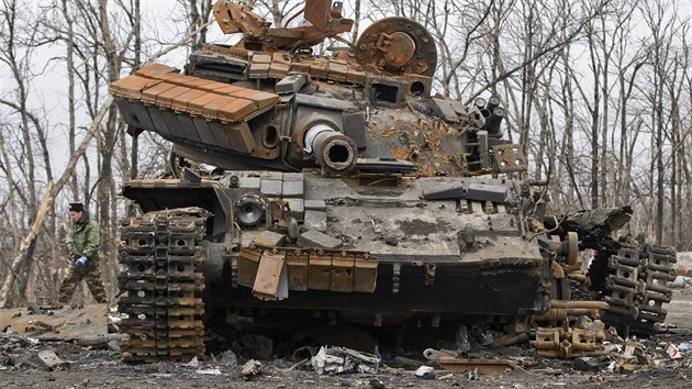 Vrak ukrajinskho tanku u Debalceve (2. bezna 2015)