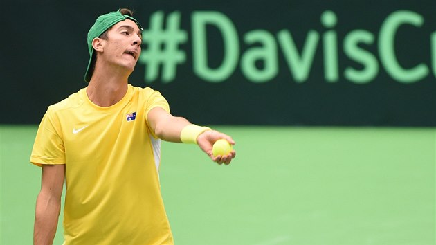 Na podn Thanasi Kokkinakis. Australsk mladk se sna zaskoit Luke Rosola v prvnm kole Davis Cupu.