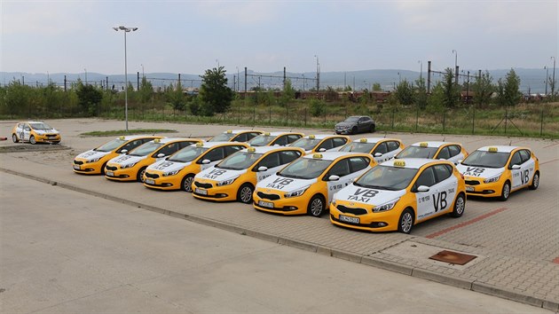 Bratislavsk taxi v barvch Veejn bezpenosti.