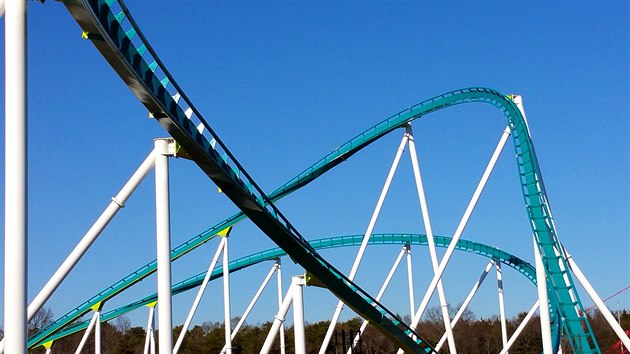 Horsk drha Fury 325 v zbavnm parku Carowinds v americkm mst Charlotte.