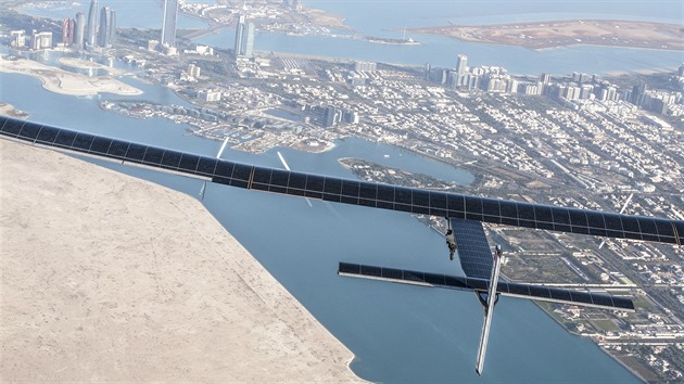 Solar Impulse nad Ab Zab pi testovacm letu v noru 2015