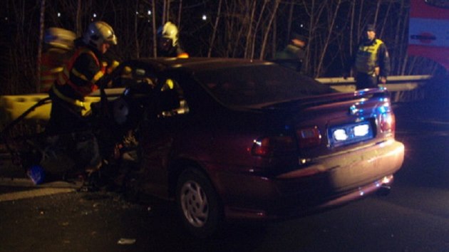 Pi nehod dvou aut mezi Karvinou a eskm Tnem se zranili tyi lid (7. bezna 2015).