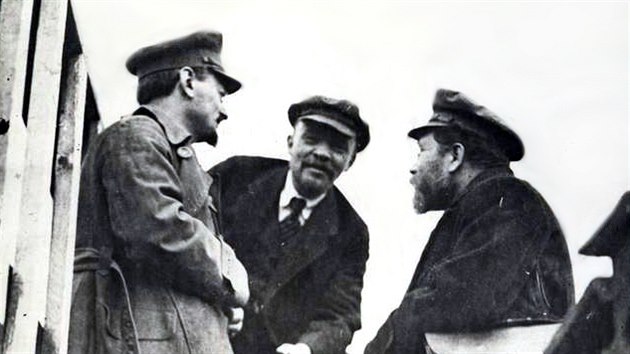 Vdci bolevik, Trojckij, Lenin a Kamenv v Moskv v roce 1919