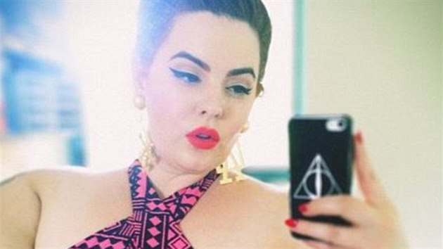 Tess Holliday zveejuje selfie na socilnch stch, a to vedlo a ke smlouv s modelingovou agenturou.