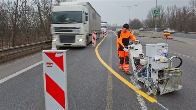 Opravy Orlickho mostu na Gorov okruhu v Hradci Krlov (23.2.2015).
