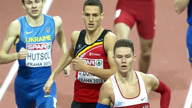 Pavel Maslk (vpravo) ve vtznm rozbhu na 400 metr.