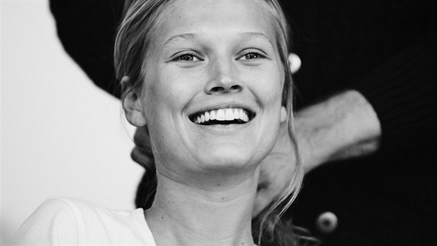 Toni Garrn v zkulis focen kampan pro Lindex