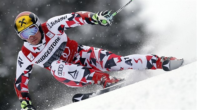 Rakousk sjezda Marcel Hirscher bhem obho slalomu v Garmish-Partenkirchenu.