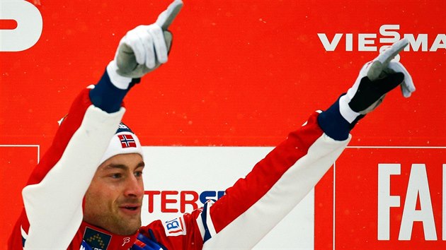 ZLAT RADOST. Petter Northug si z Falunu odveze tyi svtov zlata. To posledn vybojoval na 50 kilometr klasicky.