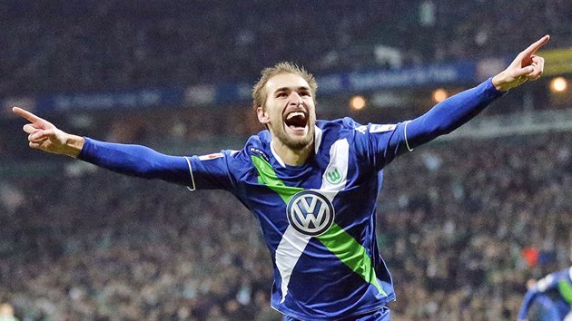 Bas Dost z Wolfsburgu slav gl proti Brmm.