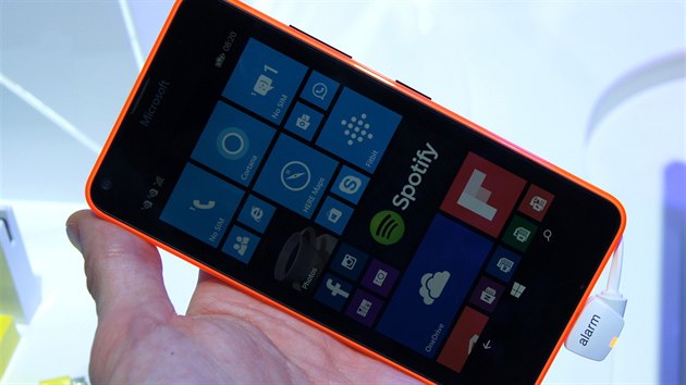 Microsoft Lumia 640 na veletrhu MWC v Barcelon