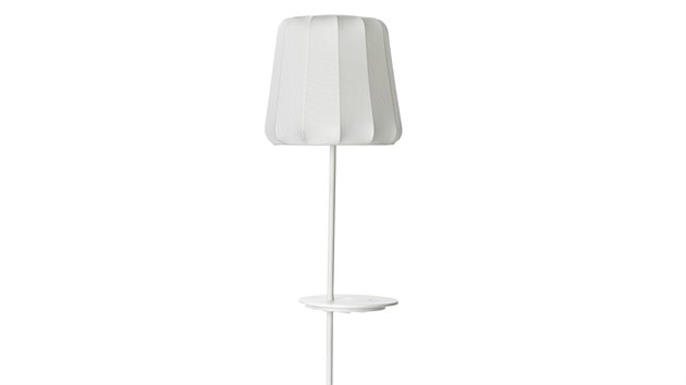 Lampa Ikea, kter mn uprosted podoloku  se zabudovanm systmem pro  bezdrtov dobjen Qi.