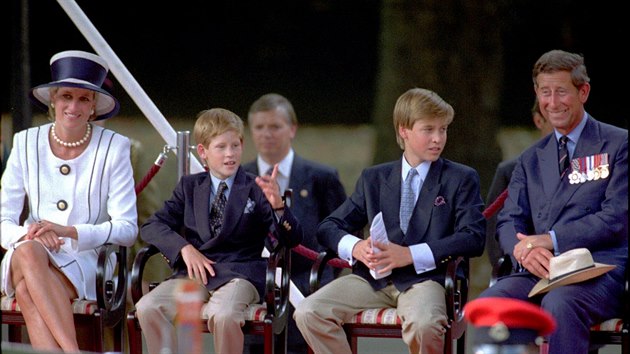 Princezna Diana, princ Harry, princ William a princ Charles (Londn, 19. srpna 1995)