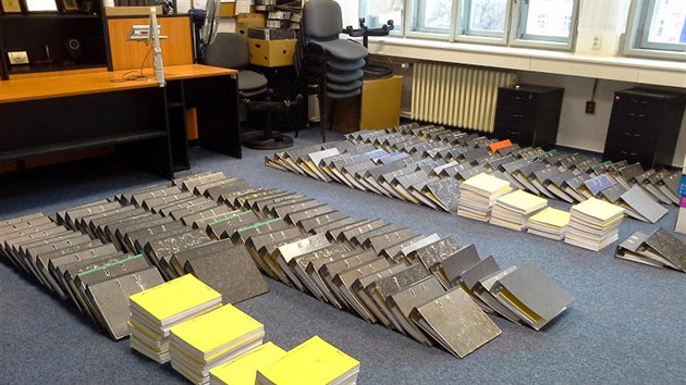 Spisov materil obsahuje 108 anon tajcch 25 000 stran textu. Policist na spis museli vyhradit  jednu celou kancel (7. 3. 2015).