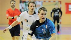 Plzeňský Jiří Fořt se chystá ke střelbě. Plzeňský Jiří Fořt se chystá ke střelbě.