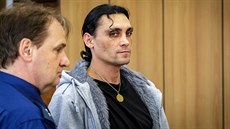 Recidivista Milan Vencour je obžalovaný z brutální vraždy partnera své matky. Recidivista Milan Vencour je obžalovaný z brutální vraždy partnera své matky.