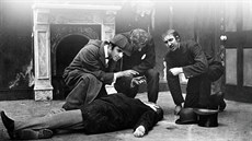 Oldřich Kaiser a Jiří Lábus převtěleni v Sherlocka Holmese a dr. Watsona Oldřich Kaiser a Jiří Lábus převtěleni v Sherlocka Holmese a dr. Watsona