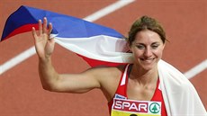 MÁM JI, MÁM MEDAILI! Eliška Klučinová oslavuje s českou vlajkou bronz z... MÁM JI, MÁM MEDAILI! Eliška Klučinová oslavuje s českou vlajkou bronz z...