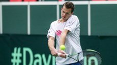 Adam Pavlásek při tréninku českého daviscupového týmu. Adam Pavlásek při tréninku českého daviscupového týmu.