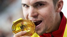 Jakub Holua se zlatou medailí z HME v Praze.