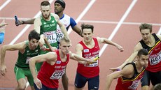 DIVOKÁ PŘEDÁVKA. Patrik Šorm přebírá od Daniela Němečka kolík v závodu štafet... DIVOKÁ PŘEDÁVKA. Patrik Šorm přebírá od Daniela Němečka kolík v závodu štafet...