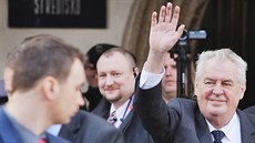 Prezident Miloš Zeman zdraví občany Domažlic. Na snímku vpravo starosta města... Prezident Miloš Zeman zdraví občany Domažlic. Na snímku vpravo starosta města...