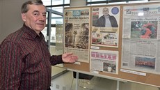 Miroslav Karásek u své kolekce novin z desítek zemí světa ve zlínské krajské... Miroslav Karásek u své kolekce novin z desítek zemí světa ve zlínské krajské...